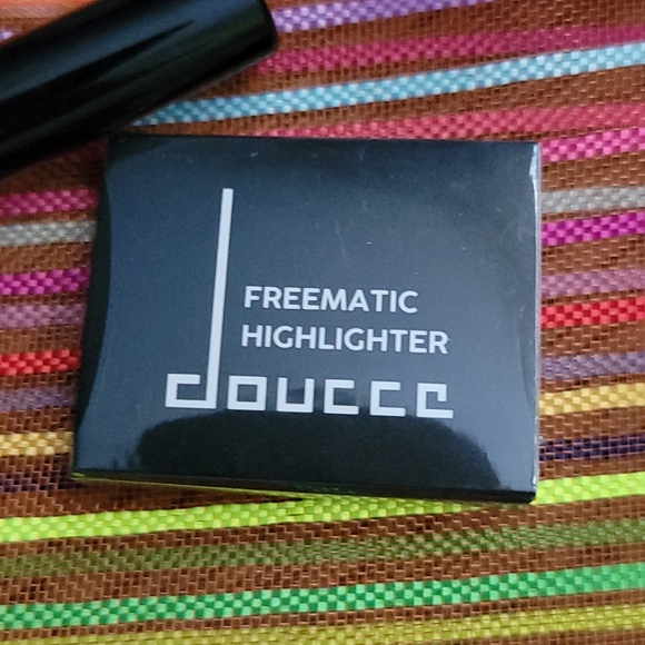 Makeup Bundle - Picture 2 of 5